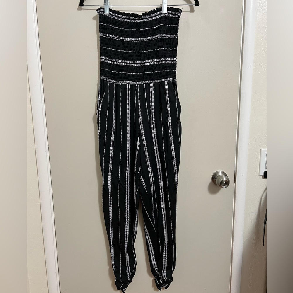 FashionNova women’s black jumpsuit small